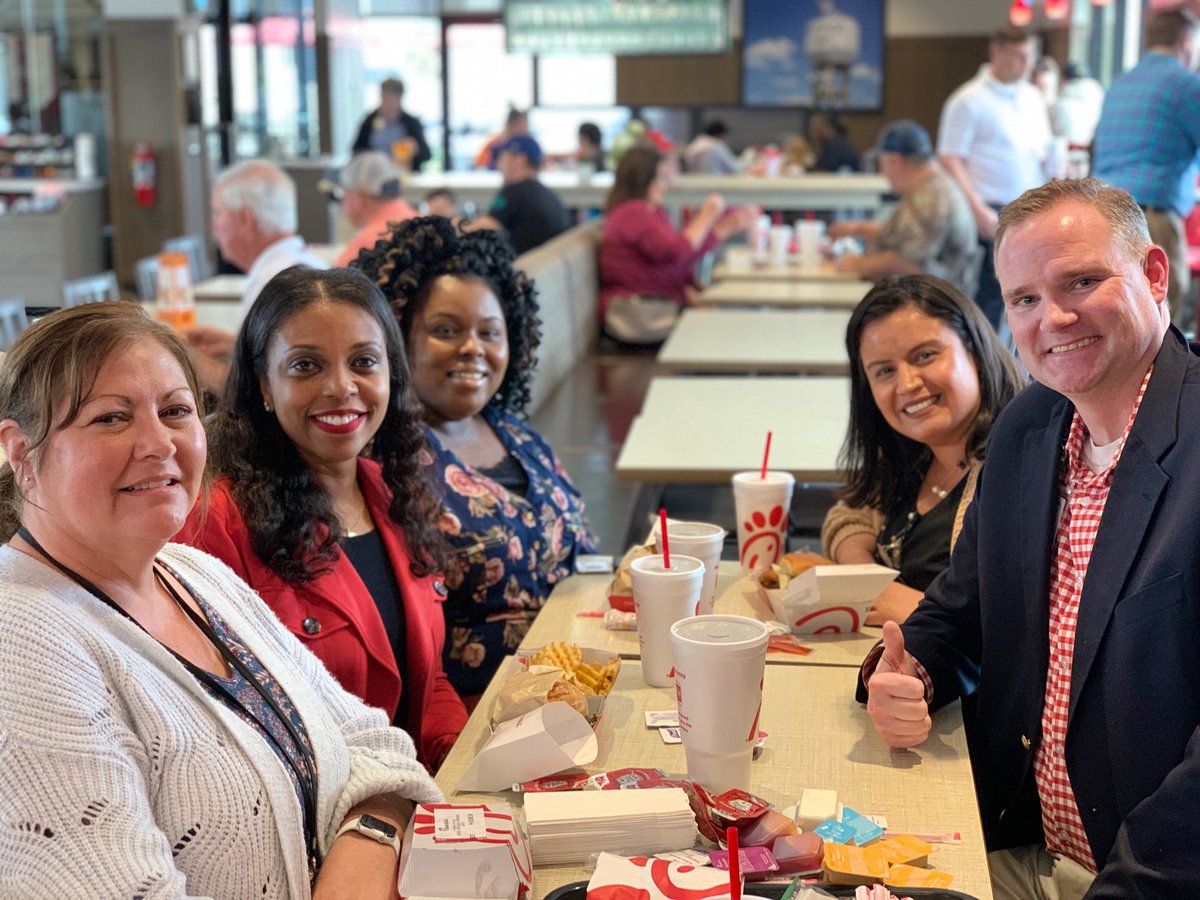 ConawayFaulk's tweet photo. Happy School Social Worker Appreciation Week to this amazing group! On any given day, at any given time, you can count on us to be there doing what's best for kids! I wanted to change the world so I became a social worker!!! #SSWweek2020 #thevitallink #4TheT #4thekids https://t.co/gaudY8vWGW
