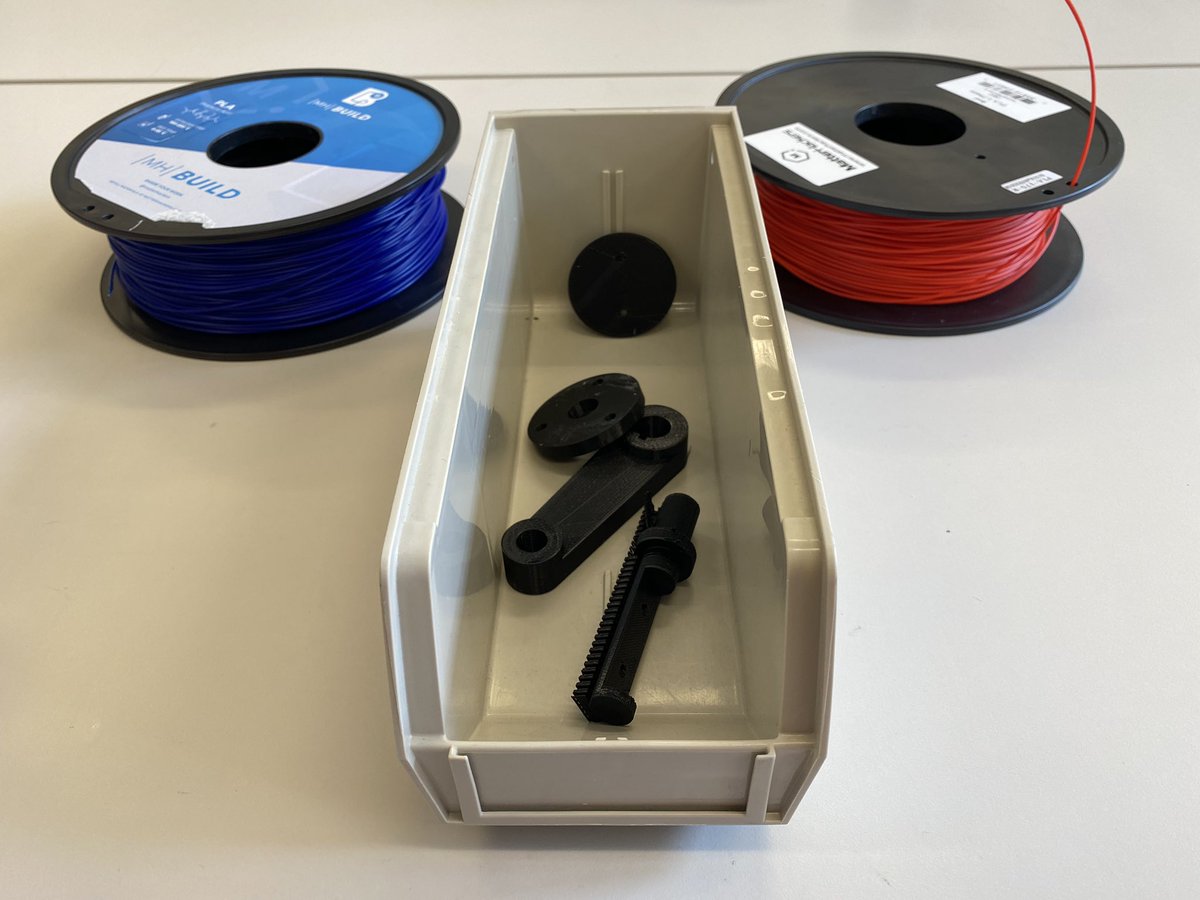 jules__george's tweet photo. Thank you #Makerspace for having our ‘Politics of Technology’ class come by to learn all things 3D printing! We learned a lot about additive manufacturing, strengths and challenges of making prototypes, and costs! @sekreps @Cornell @Mann_Library @cornellgov #mannUfacturing #3D https://t.co/jnSkpkFtPL