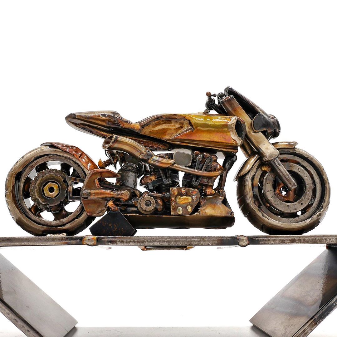 okka_nyan's tweet photo. Thx welderassassin
Stoked to see “Baba Yaga” w/ Mr. Wick himself!
#ArchMotorcycle #KeanuReeves
Welding Sculpture of #Method143 by Josh Welton
https://t.co/ZWlDlweB98

ジョシュ・ウェルトンさんによるキアヌの会社「アーチ・モーターサイクル」社製メソッド143の溶接彫刻
#キアヌ・リーブス https://t.co/LLf8bSFaFp