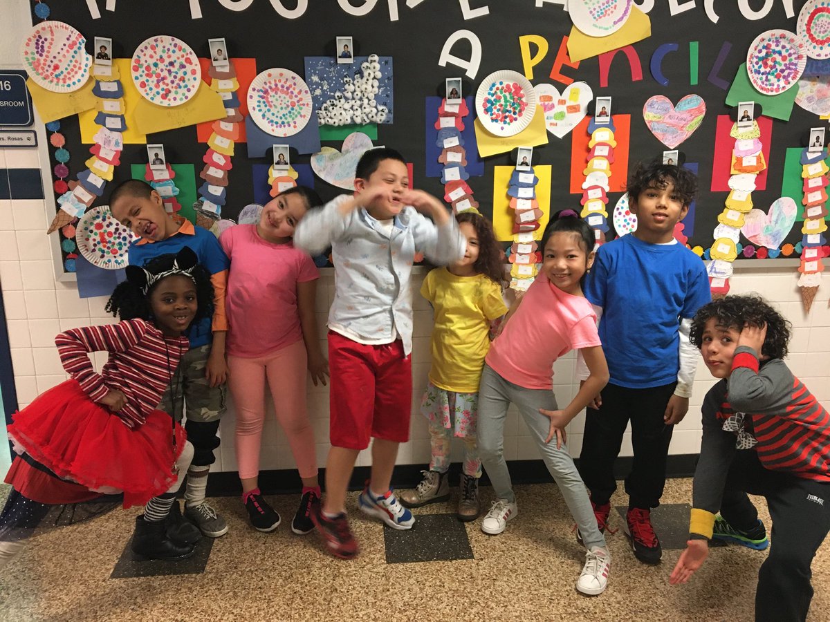 MsJonesRoom217's tweet photo. 2nd graders dressed wacky and acting wacky on Wacky Wednesday! https://t.co/SrBcWZPaMo