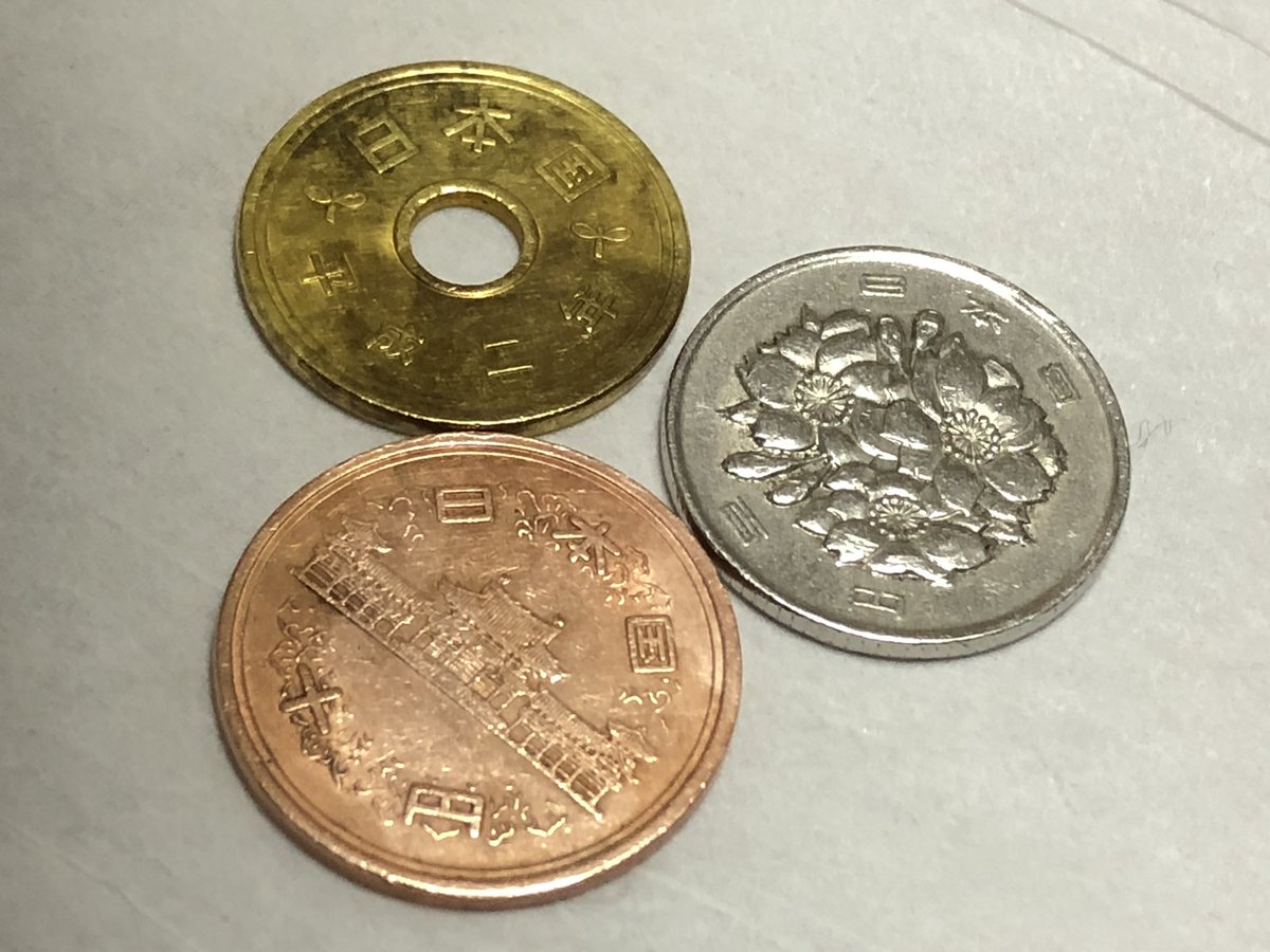 Noir A Camera 釣り銭の10円硬貨が酷く緑青にまみれていたので 何となく ドン キホーテ ブランドの酸素系漂白剤 オキシシャイニー 粉末タイプ で 熱湯つけ置き ブラシ磨き 粉末 少量お湯 してみた ５円硬貨は すぐ腐食する模様 ある程度