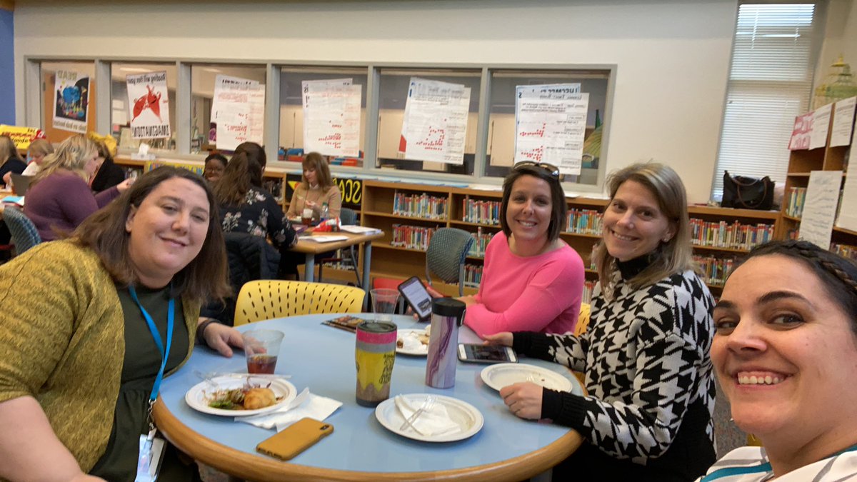 karitgillespie's tweet photo. Rocking some EL lunch discussions #teacherpanel #el #newheights #theseladiesrock @CBMinnish @BJenningsLHES @kimble_amy @LHECMES https://t.co/ntWXPw7iIK