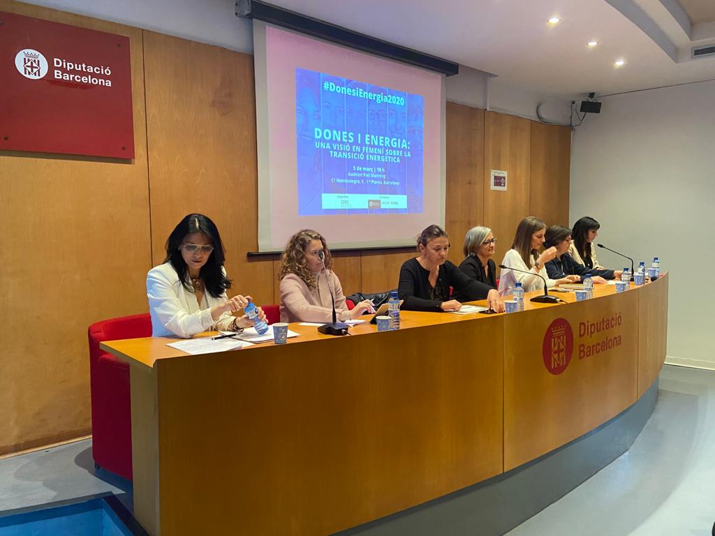 mtorrentai's tweet photo. Aquest 5 de març #DiaMundialEficiènciaEnergètica, una jornada d'assistència imprescindible organitzada pel @clusterEE i presentada per la seva presidenta @Esther_MIME: la visió en femení de la #transicióenergètica.
7 referents, 7 cracks, 7 lideratges femenins en l'energia. https://t.co/KH4SNYNrgi