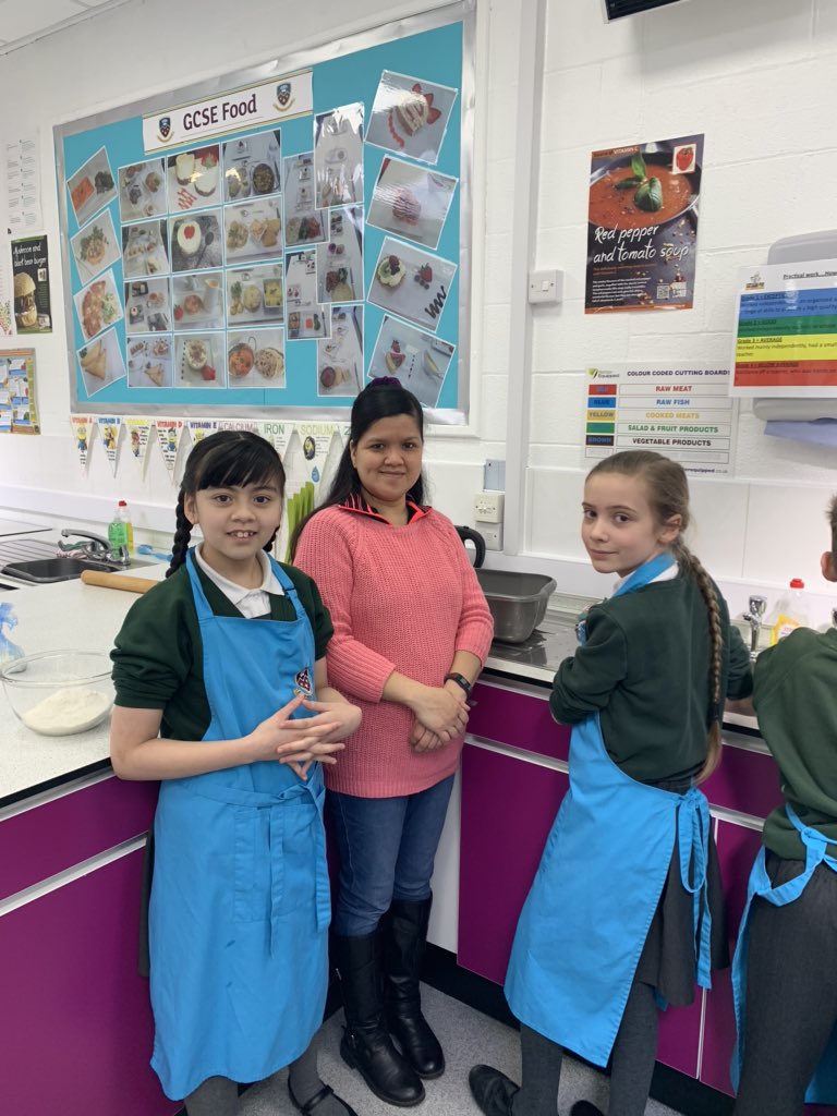 SharplesSchool's tweet photo. Today we welcomed Yr 5 from @HighLawnPrimary to show us their cooking skills! https://t.co/YXFnsurWmD