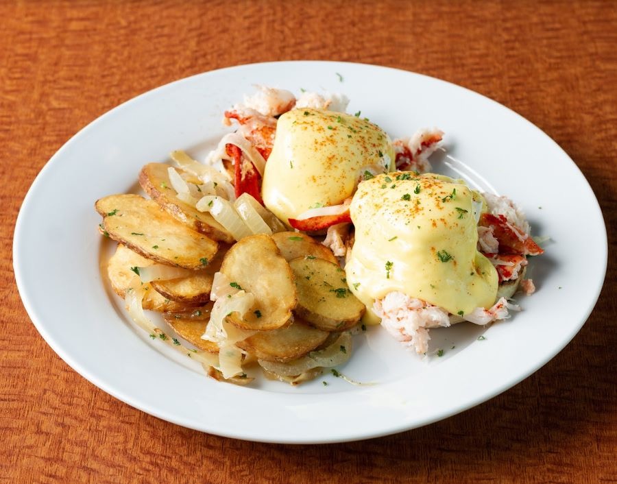 eggspectation's tweet photo. Say HELLO to our little friend....
Lobster Benny 
Two perfectly poached eggs accompanied by gently sautéed Maine lobster on a toasted English muffin and our famous hollandaise sauce. Served with Gruyère cheese and our Lyonnaise-style potatoes. https://t.co/pLBpWBmAaO
