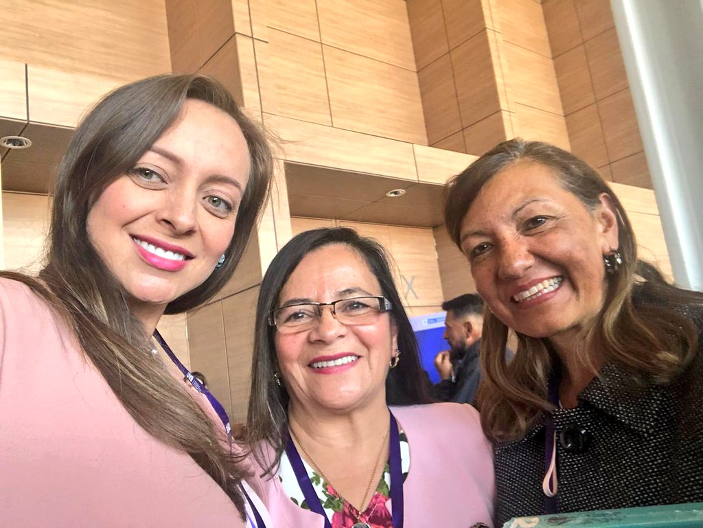 AnaPaolaAgudelo's tweet photo. En el Foro Mujeres Acelerando el Dllo, liderado por @mluciaramirez, en el cual se reconoce el aporte de la mujer al progreso, dllo social y económico del país y se generan compromisos del más alto nivel, para fortalecer la presencia de la mujer colombiana en diferentes sectores. https://t.co/qwxdbtycka