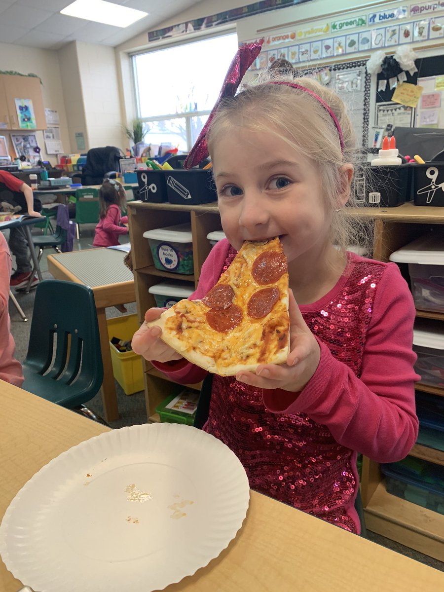 BloominKinders's tweet photo. Bringing how-to writing to life: how to make a pizza @howard_huskies https://t.co/LUFKSqhOZZ