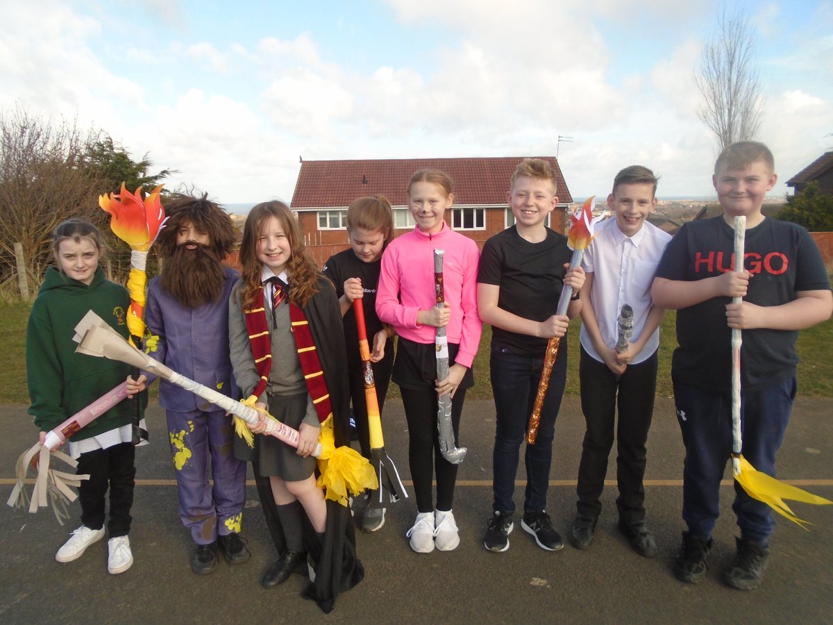 ClaveringTS27's tweet image. #6JB As part of our Harry Potter themed #WorldBookDay 6JB created broomsticks to play in our quidditch tournament.
#Gryffindor 🦁
#Ravenclaw 🦅
#Hufflepuff 🦡
#Slytherin 🐍