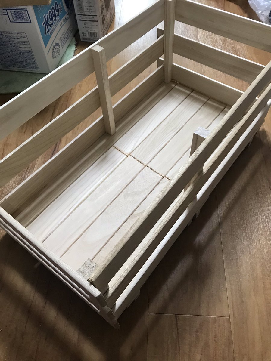Mono On Twitter 雑な設計の木箱作った 単純な形である程 それだけ雑になりがち 食品を買ってきて 入れとく用の箱が潰れたので 木製にした ちなみに材料は1300円くらい コーナンのスノコ4枚 2枚セット 2 Diy すのこ