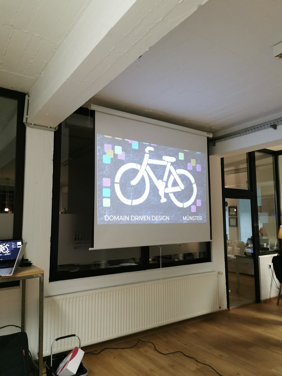 In Münster von <a href="/Heimeshoff/">Marco Heimeshoff @Heimeshoff@mastodon.social</a> etwas über #DDDesign lernen