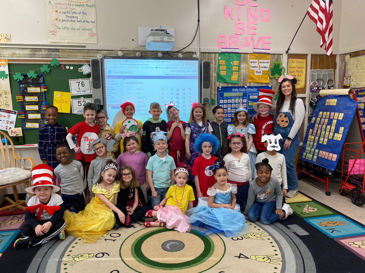 Mrs__Hannon's tweet photo. Room 7 has so many favorite book characters! @OVELEM @wdeptford #ovreads https://t.co/BE4uNIvKEf