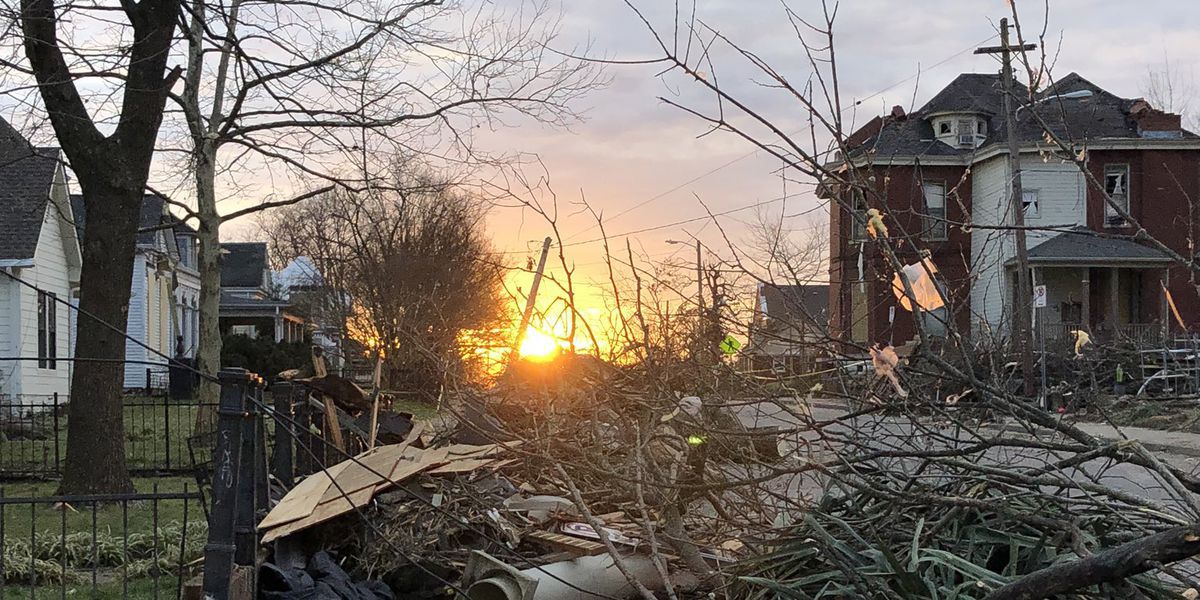 NepoleonD's tweet photo. Heavy Tornado #EastNashville in the United States. Thousands have lost their homes... 
Extending our support through Hands of #Nashville initiated by The Mayor!!! 

Let's pray for the departed souls!! And lend our hands to the living souls!!
#PrayForNashville #nashvillestrong https://t.co/qOvuKwo3OG