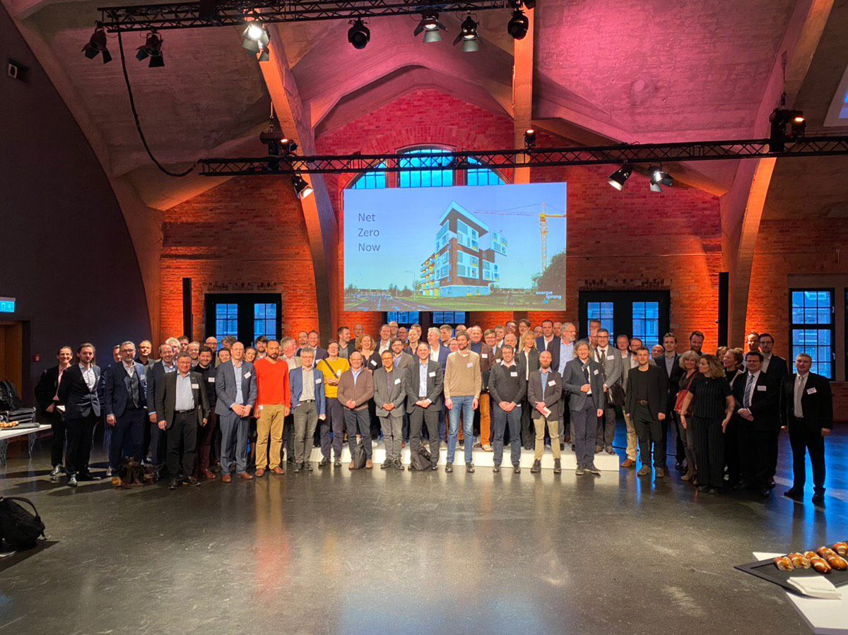 EnergiesprongDE's tweet photo. Der Nachmittag gehörte den Workshops. Sanierungsfabrik der Zukunft, Konzeptoptimierung mit Vorreitern Bau&amp;Wohnungswirtschaft, Energiesprong für Newcomer &amp; regionale Verankerung. ❤️Dank an alle  #NetZeroNow Gäste, Speaker, UnterstützerInnen für die tolle Atmosphäre! Jetzt: Party! https://t.co/Xf87isA4Lk