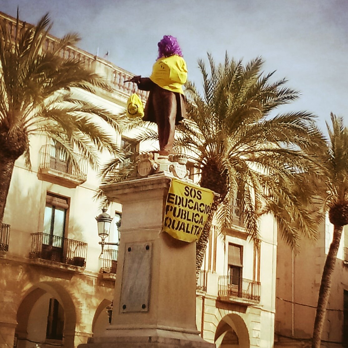 afadelcanigo's tweet photo. Avui ens hem trobat amb una mostra de suport inesperada! El Ventosa, amb l'escola de qualitat, pública i realment inclusiva! ✊🏼🏫 #soseducacio @retalladesedu @FaPaCcat https://t.co/ZzZIS5XFYs
