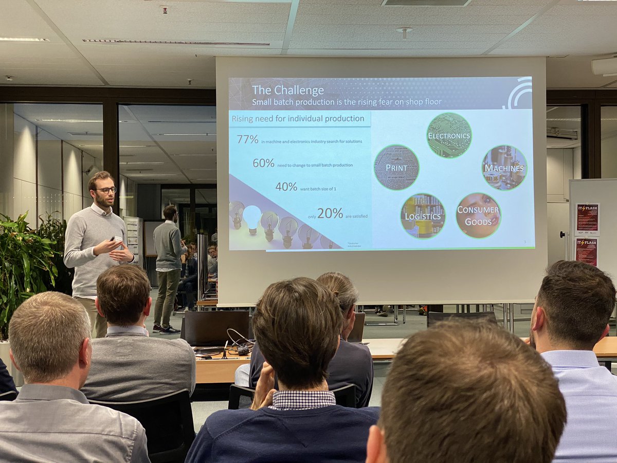 SICPaderborn's tweet photo. Herzlich Willkommen zum IT-Flash Paderborn #11! Wie immer gibt es Vorträge zu aktuellen #IT-Themen. Den Auftakt macht @UnchainedRobot1 über #Roboter, #Kamera- und #3D-Technik zur Objekterkennung in der #Produktion. #itflash https://t.co/hcoB4Y6lSs https://t.co/GJTofgMkhz