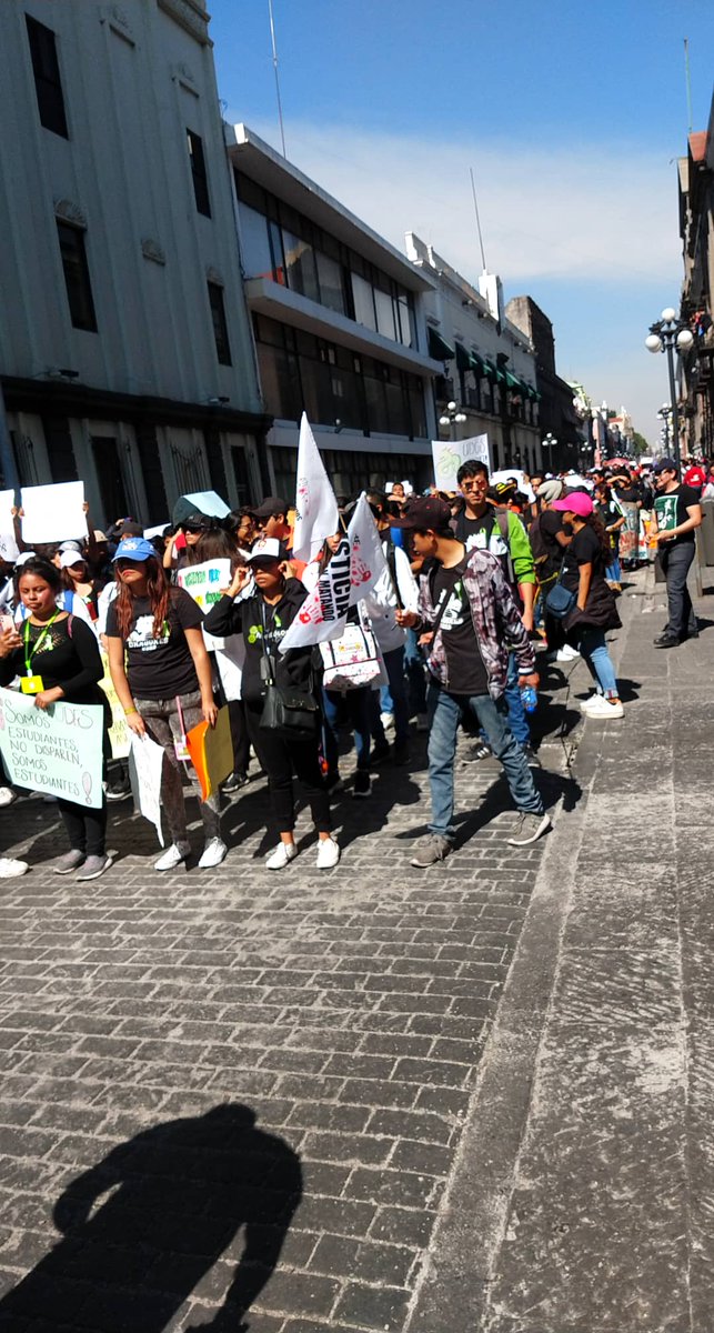 FVC_h7's tweet photo. #megamarcha #puebla #universidad https://t.co/Op9SniXYsk