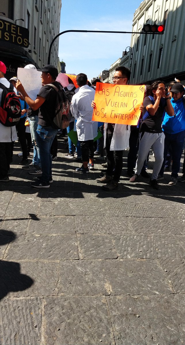 FVC_h7's tweet photo. #megamarcha #puebla #universidad https://t.co/Op9SniXYsk