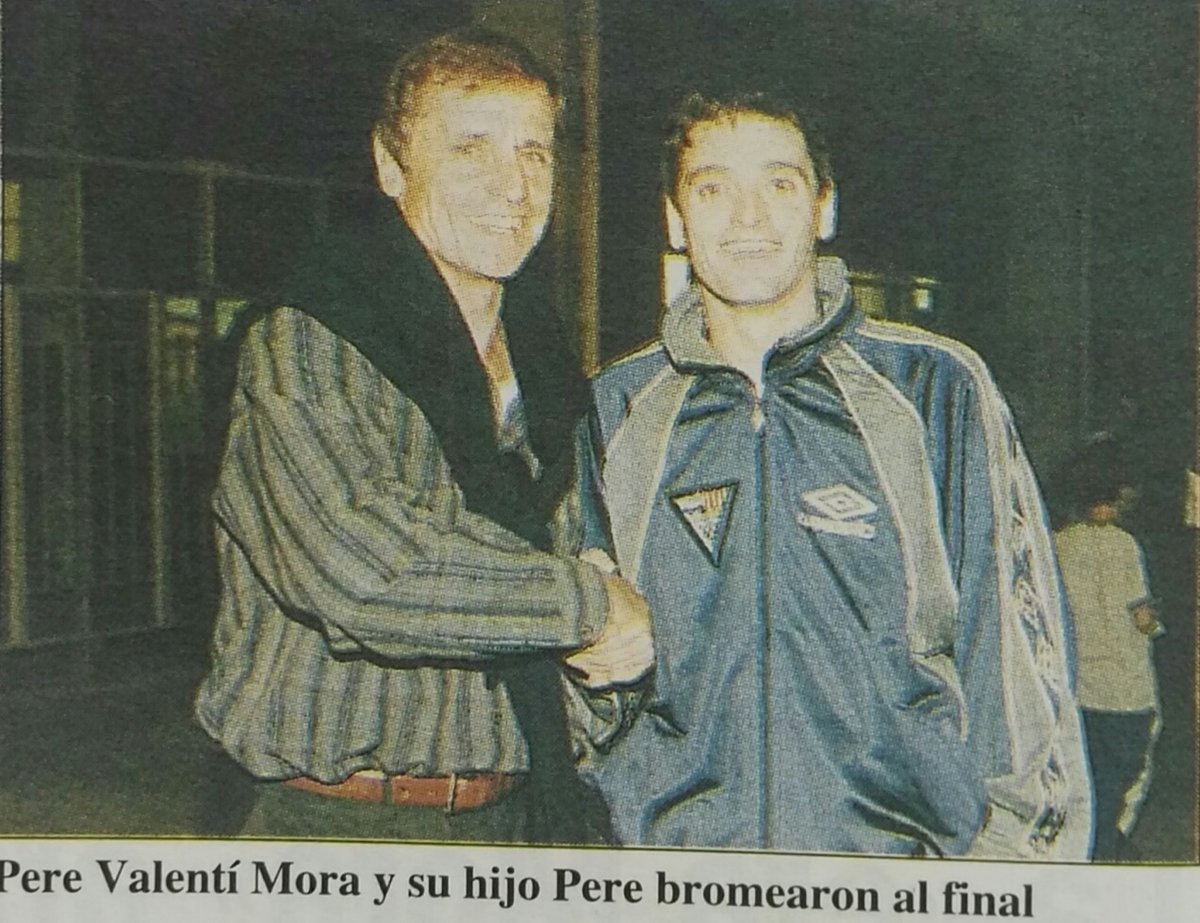 trayectfutbol's tweet photo. PV Mora debutó en el banquillo arlequinado contra el @cepremiademar en 1999
El portero rival era su hijo Mora jr
Su último partido cómo entrenador en Sabadell y en su carrera fue la semana que falleció.
Este hombre se merece + que un homenaje.
Un grande, Pere Valentí Mora https://t.co/FxmqYvqz61