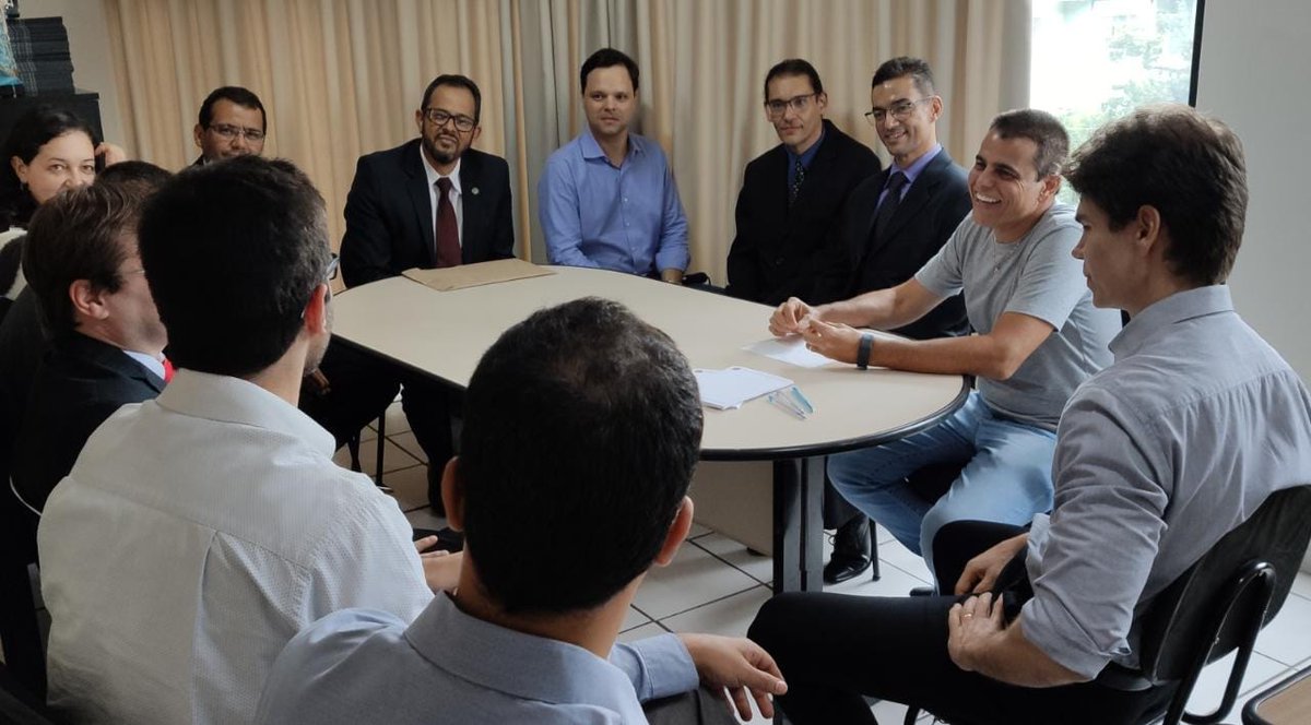 Membros do Movimento Nacional pela Advocacia Pública estiveram reunidos com o deputado federal Fabiano Tolentino (CIDADANIA-MG). Na ocasião, os principais pleitos das carreiras foram apresentados ao parlamentar. 
#MovimentoNacionalpelaAdvocaciaPública #AdvocaciaPública