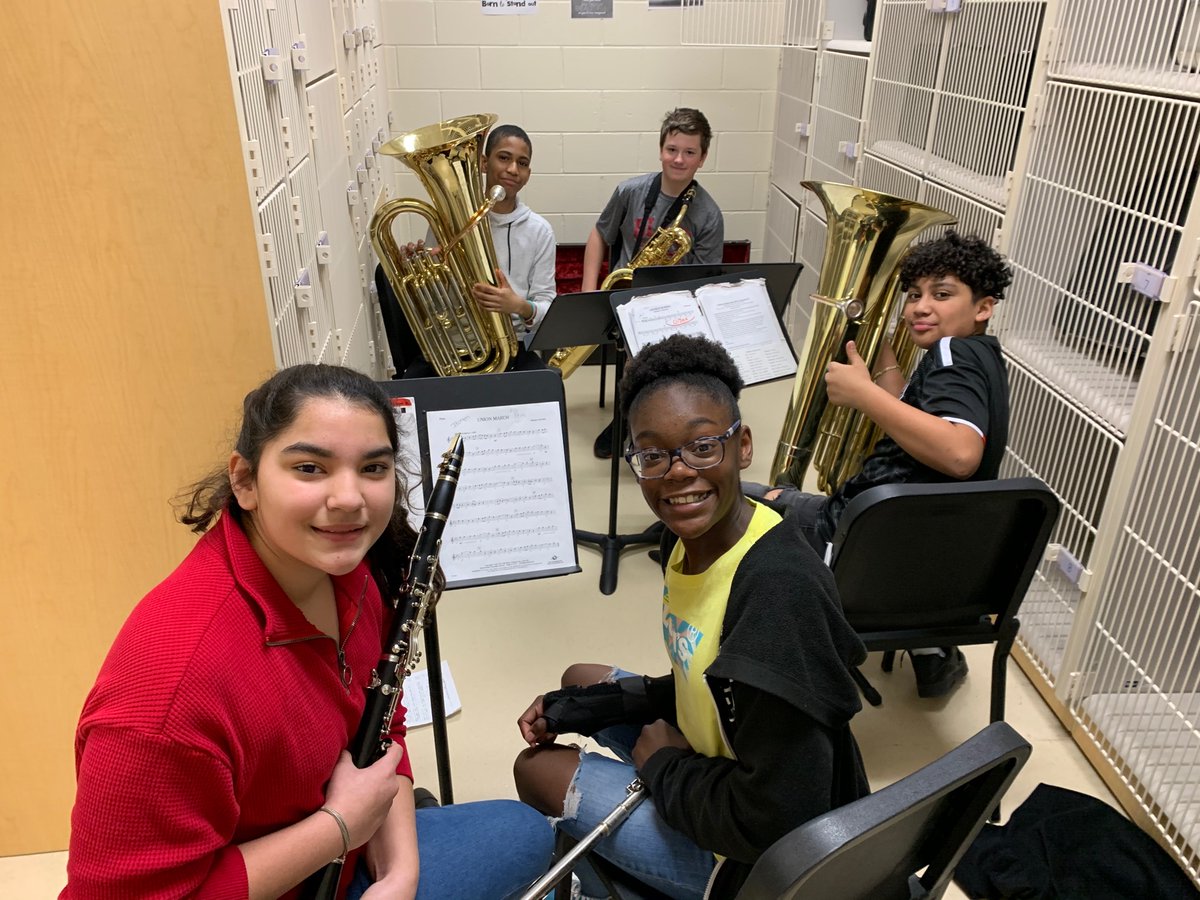 jamesblairband's tweet photo. This Concert Band sectional is brought to you by these 5, awesome, self motivated students who asked to come to the band room in AEP so they could practice together. #teamworkmakesthedreamwork #powerintheweb #jbmsband #bandfamily https://t.co/A7w7R6u2R6