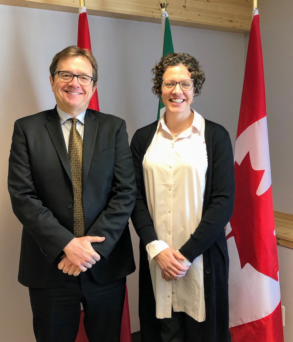 ParcsCanYukon's tweet photo. Hier, l’honorable Jonathan Wilkinson, ministre de l’Environnement et du Changement climatique, a rencontré Diane Wilson, dir. de l’unité de gestion du Yukon de PC pour discuter de notre travail pour protéger 7 LHN + 2 PN gérés en collaboration avec des partenaires autochtones. https://t.co/DEUXYF2KvY