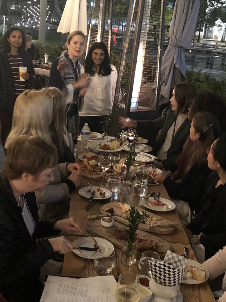EllevateLA's tweet photo. Last night a fabulous group of #LAwomen joined us to show their interest in #volunteering for Ellevate LA.

If you missed it and are interested, no worries! Reach out to us and we’ll connect you with our membership team to learn of your interests.  

Thank you 🙏🏻 https://t.co/06EpPOopLz