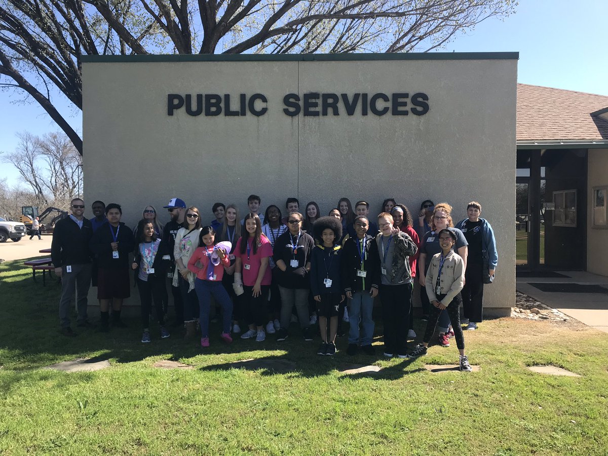 CoFKillian's tweet photo. Thank you to the Public Services Dept for letting @Killian_MS students learn from you today! Special thanks to their director, Evan Groeschel for teaching us and leading the tour. #LISD #KillianMustangs #communityhelpers https://t.co/dzslmeAVd7