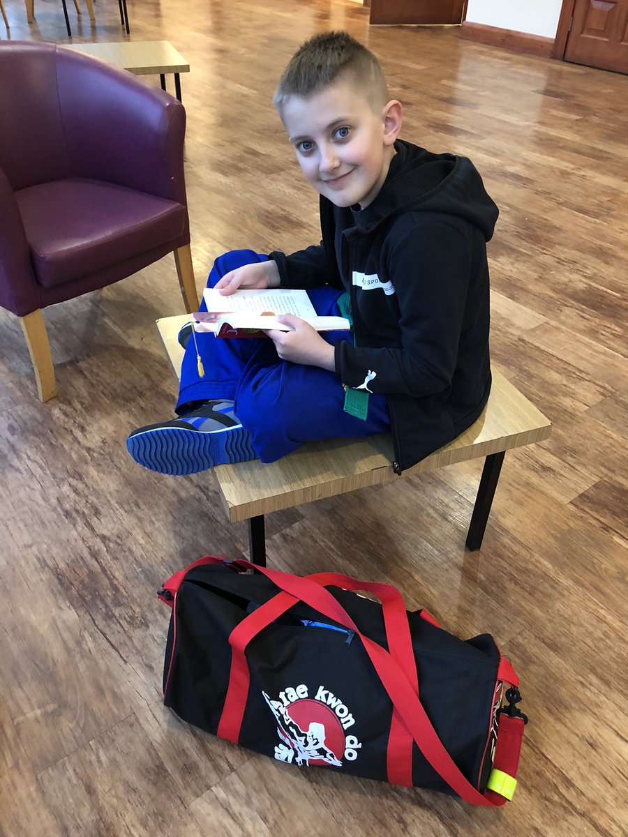LubaKarolina's tweet photo. @P5Smos @SMOSPrimary reading while waiting for the 🥋practice
#readtosucced
#bookweek
#WorldBookDay2020 https://t.co/zmZzErtf5r