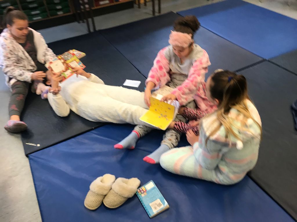 Battyeford's tweet photo. Our first session of Year 6 and Year 2 partnering up for World Book Day is underway! https://t.co/p9yhjDQD9o