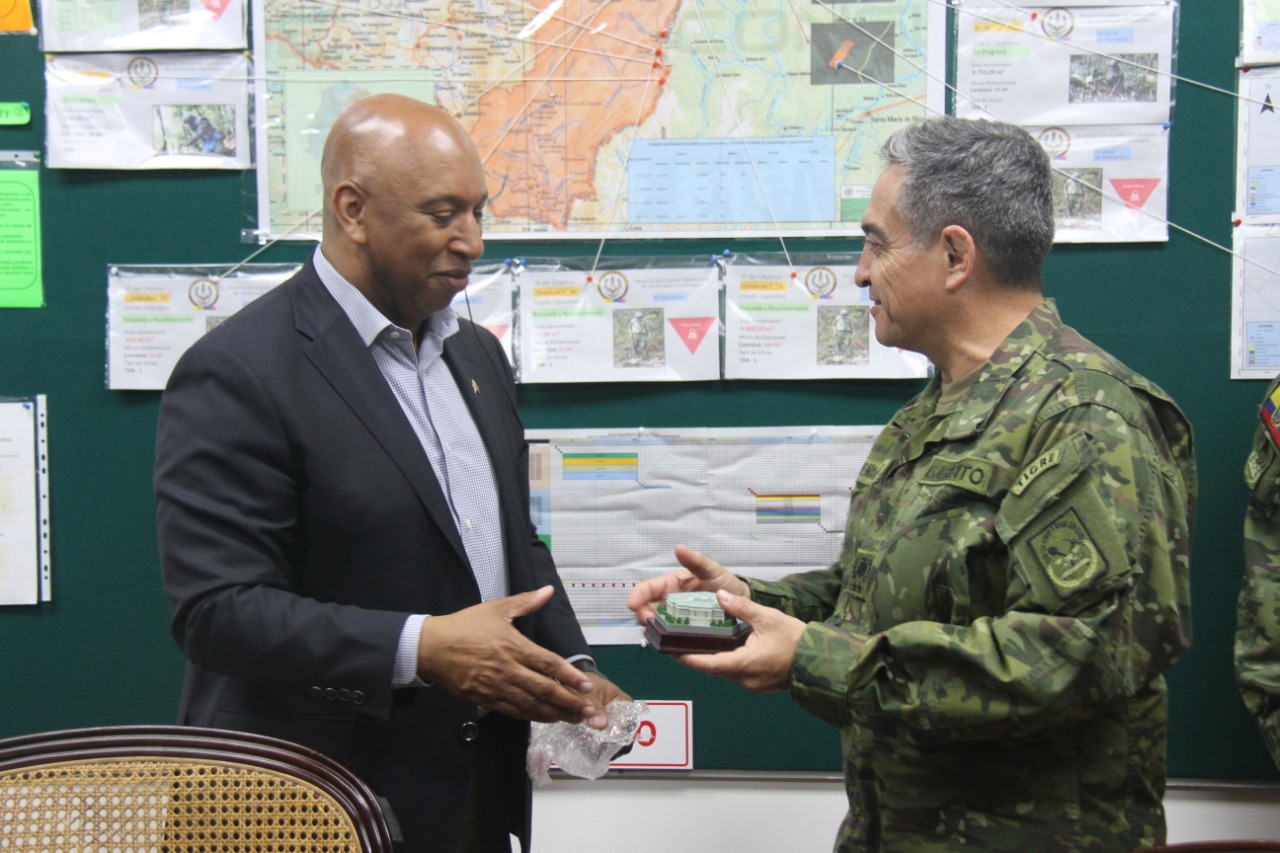 httpspbstwimgcommediaESXOdnfX0AIJs0_formatjpgnamelarge