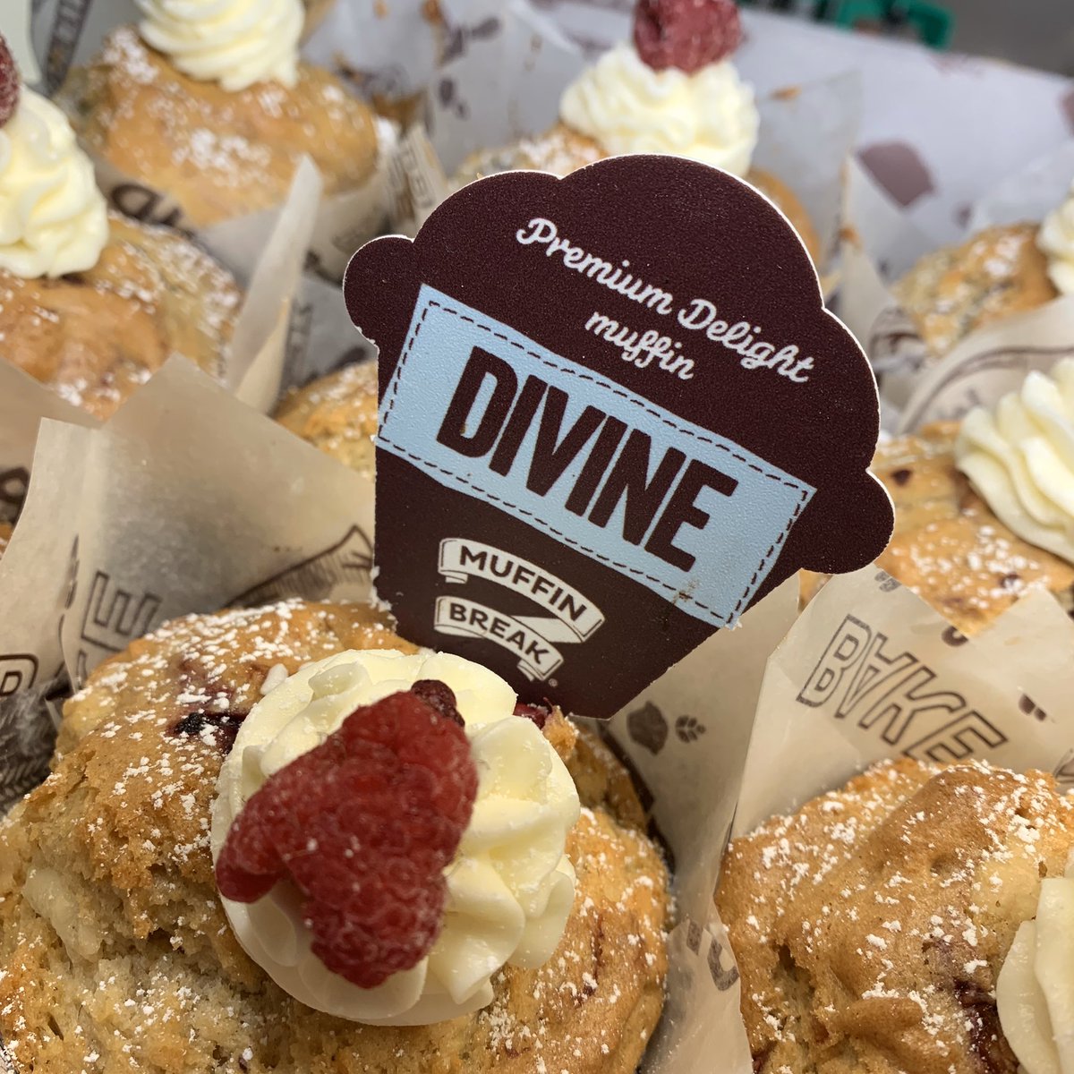 NorwichMuffin's tweet photo. Have you tried our famous Raspberry &amp; White Chocolate muffin yet? #MuffinBreakNorwich #Norwich #LoveNorwichFood #NorwichFood https://t.co/NxGoQMTPN9
