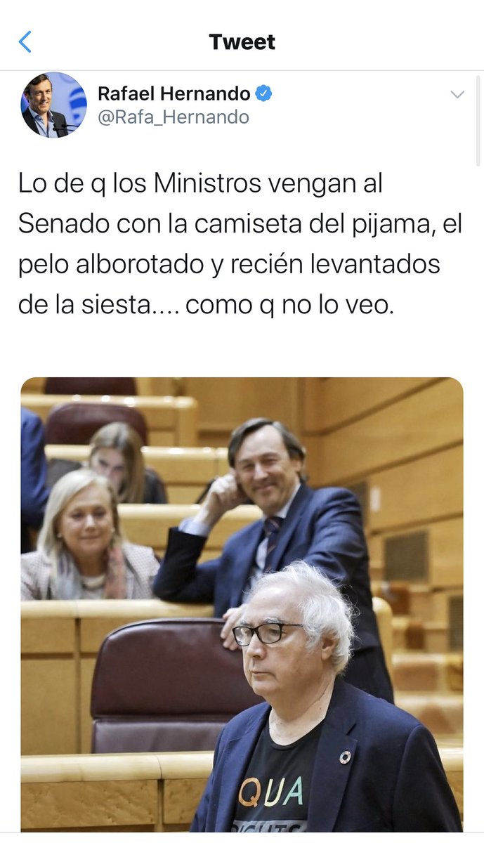 PabloIglesias's tweet photo. A mi si algunos dejaran de robar como si venís en bermudas @Rafa_Hernando 😉 Un tipo honrado con camiseta será siempre preferible a un delincuente con traje y corbata https://t.co/vgVm78VkpF