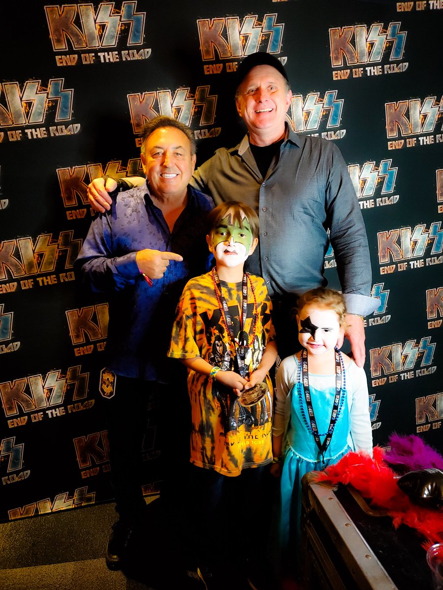 dgemoll's tweet image. Thank you again Doc (@McGheeDoc) for giving my two rare kids a great night out in LA... after they spent the day visiting real 'Docs' in LA! @LiveBabyLiveOrg @kiss @Microsoft