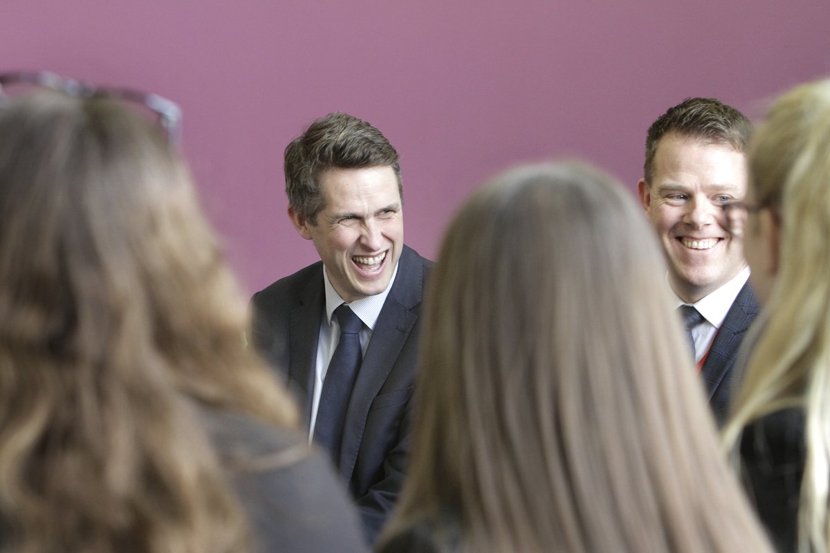 CPicturesFP's tweet photo. Secretary of State for Edu @GavinWilliamson
 visiting a Blackpool school.  The pupils were a credit to Blackpool!! Wonderful!  @stgeorgesbpool
 @CidariEducation
 #Blackpool https://t.co/GZXLG0fNA1