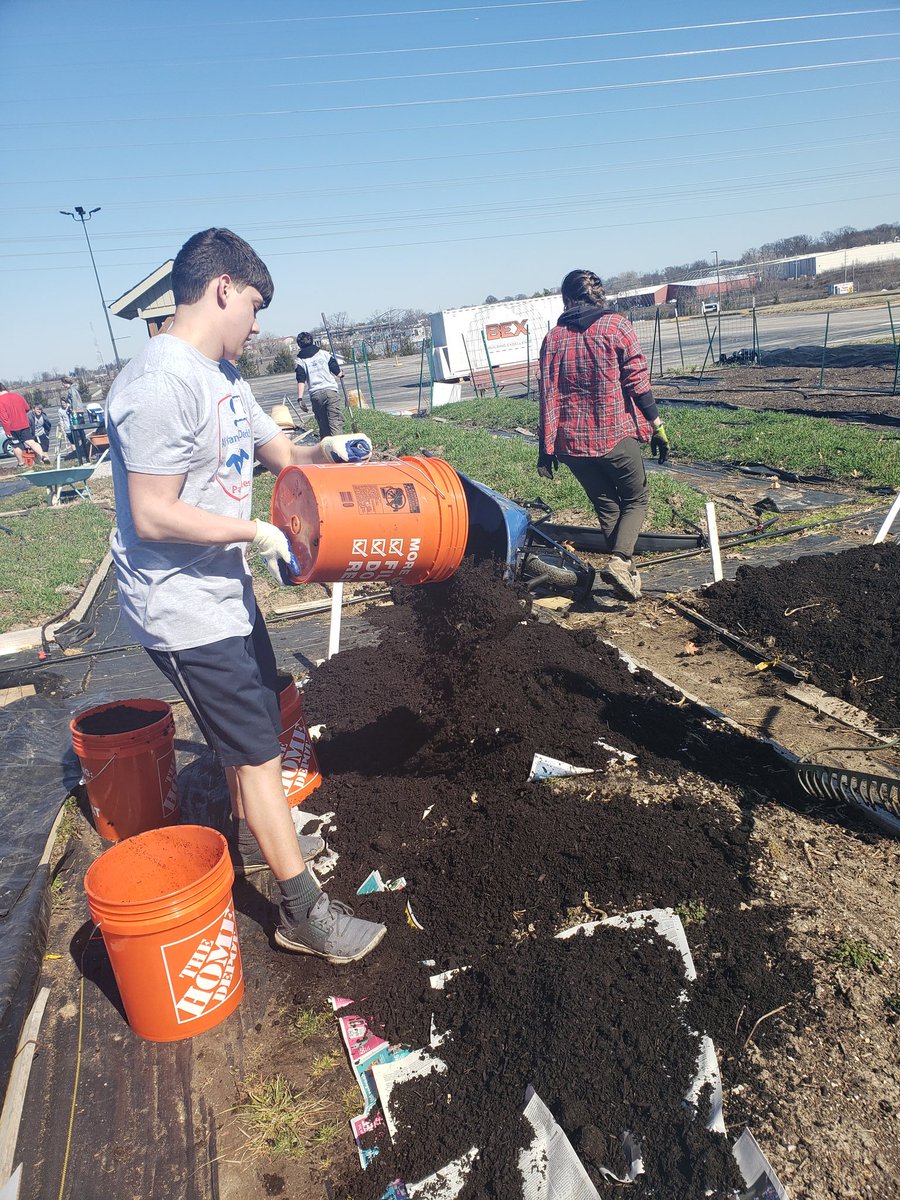 lmstrickland's tweet photo. Gateway Community Garden at the JCC. What a great day to get our hands a little dirty. #pwestpaysback #serviceiscool https://t.co/Dm5XRRHT8G