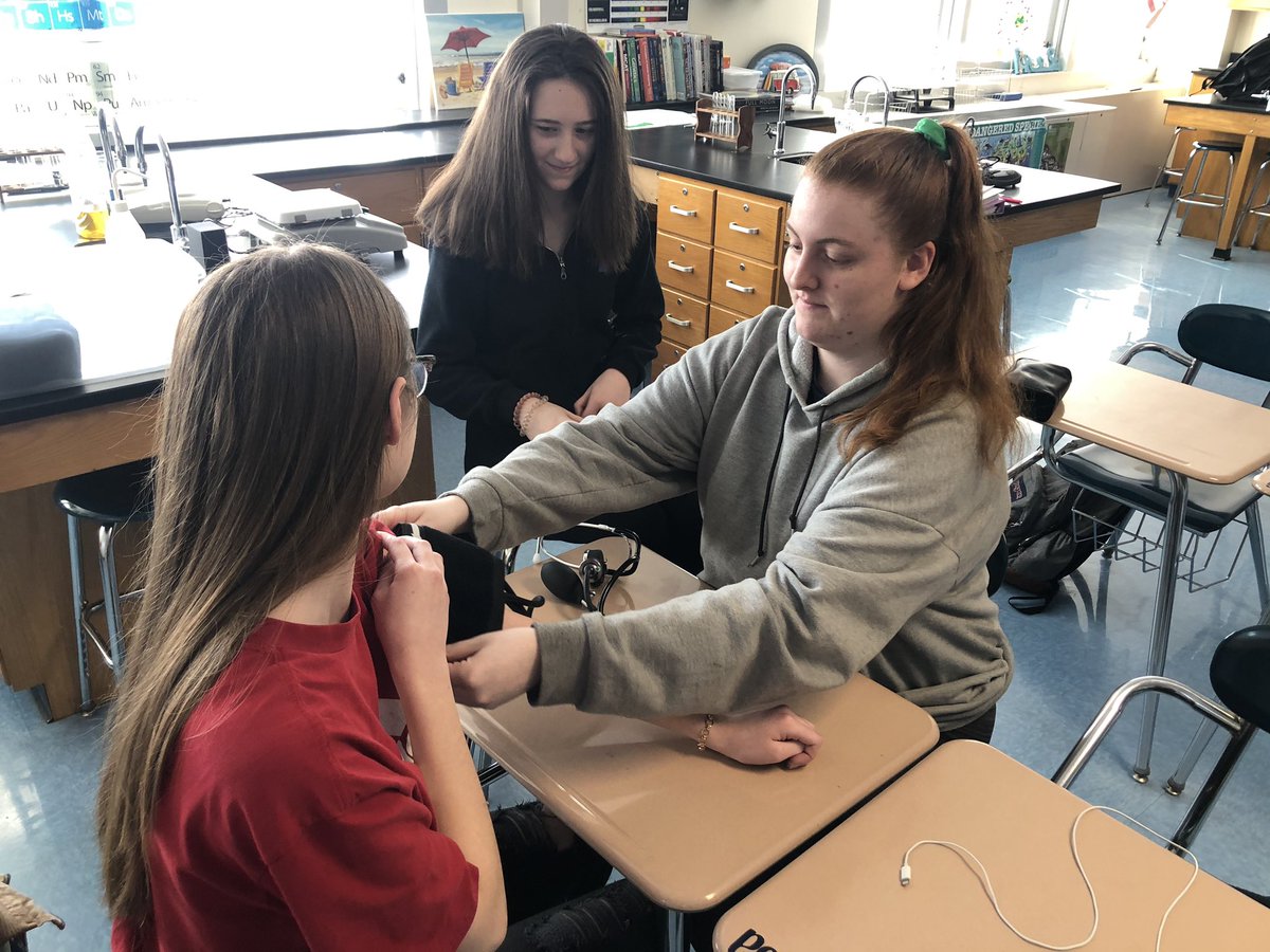 DOminiakSCIENCE's tweet photo. Want to know your #bloodpressure? Ask a #collsmedphys kid! #collsedu #DominiakScienceAttack https://t.co/iOaEQMEbJI