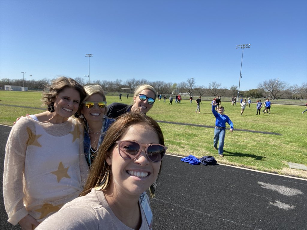 jennychapp's tweet photo. HELPing to reward our hard working kiddos with a little sunshine and exercise! 🏃 ☀️ #ThinkBigLISD @LampasasISD #Tatewiththephotobomb @Shahan_c @wright_whitneya https://t.co/Ucx9ej52Yu