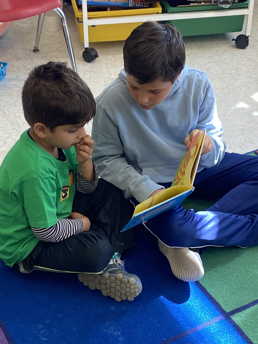 CourtFerraro19's tweet photo. Reading with our Kindergarten buddies for Read Across America!! #seuss #buddies @ms_bachrach https://t.co/L46wrZozdr