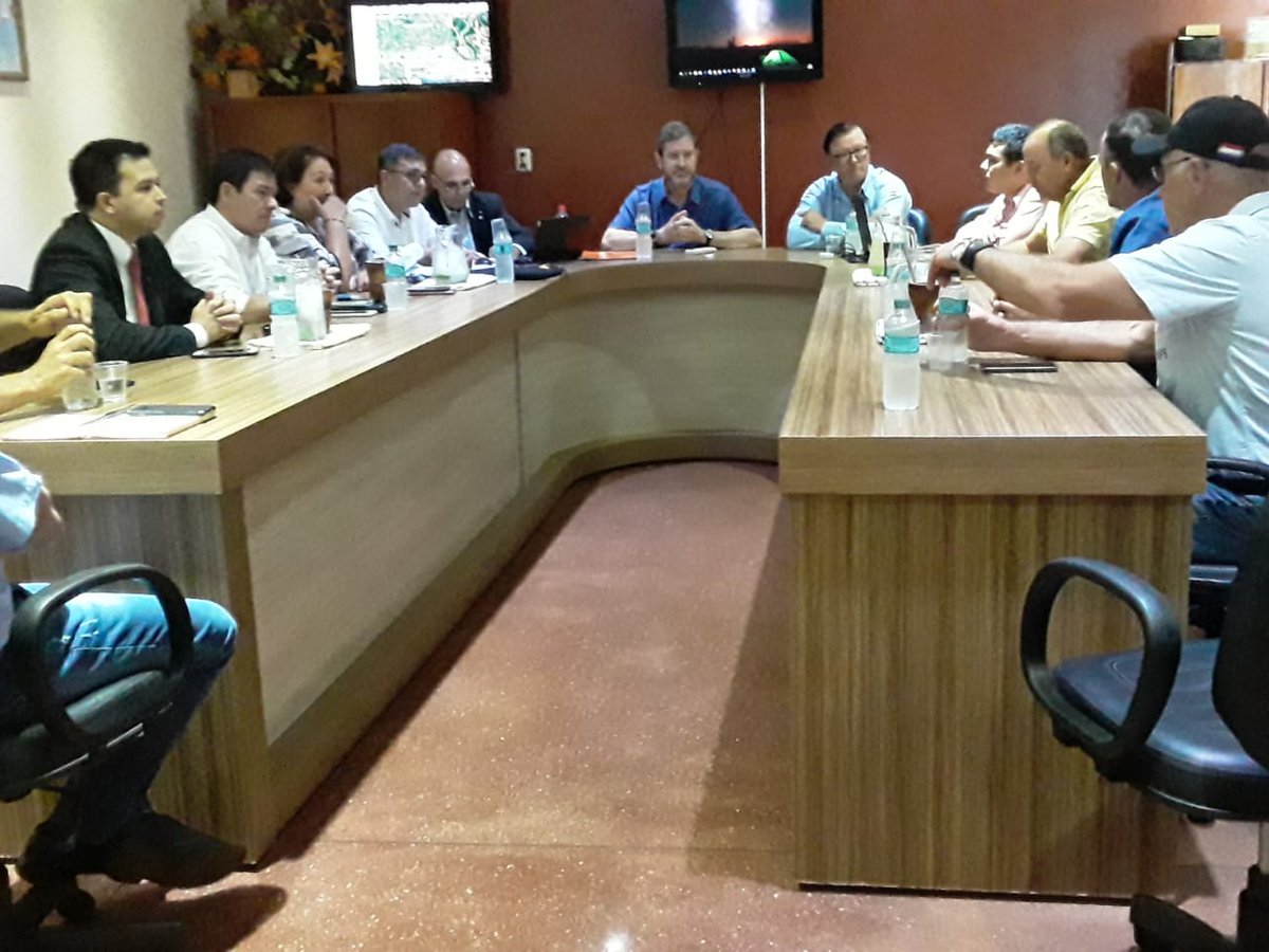 JesusLaraPy's tweet photo. Intensa actividad hoy en #AltoParaná. De #Tavapy nos trasladamos a #Naranjal, donde junto a representantes del @MinPublicoPy escuchamos los pedidos de productores y de la comunidad. Luego compartimos un almuerzo de confraternidad con integrantes de COPRONAR. https://t.co/2jUXJkR2Mi