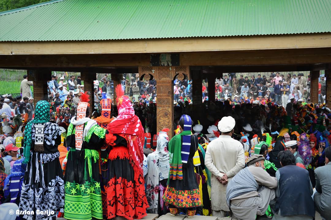 arslanbarijo's tweet photo. #Glimpse from #ChilamJoshi #Festival #KalashValley #Chitral #Pakistan #Travel  #TravelDiary #PhotoBlogger #TravelPakistan  #Traveller  #Storyteller #photography #discoverpakistan  #travellersofPakistan  #Pakistanisflying #PakistanIs #Explorationdreams #TravelbeautifulPakistan https://t.co/BQK4zOw5Pw