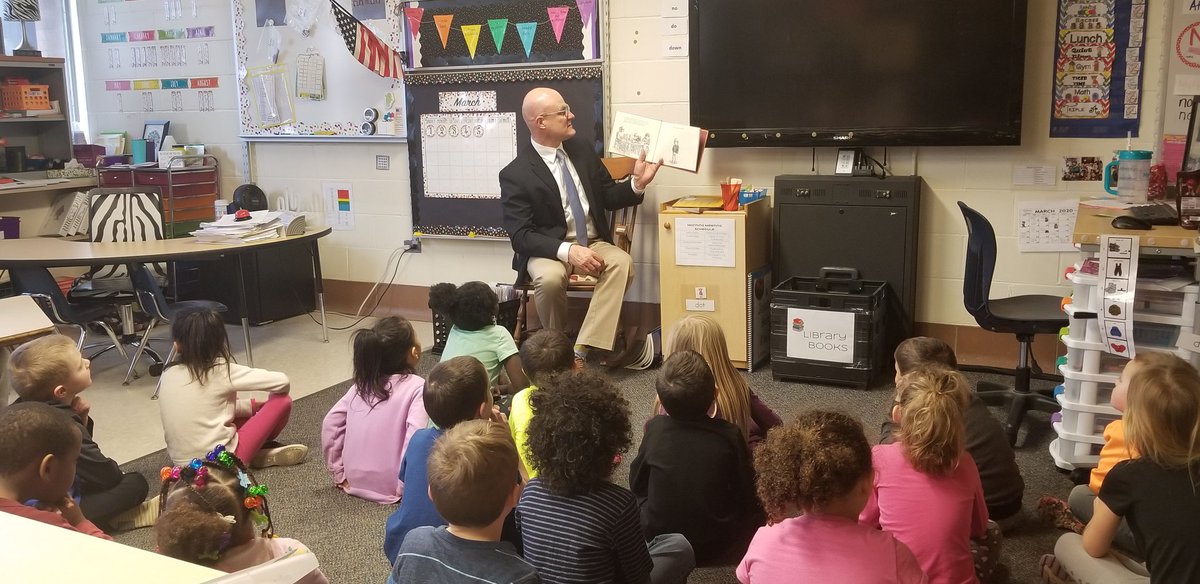 leahb1125's tweet photo. @fakefoot read Alexander and the Terrible, Horrible, No Good, Very Bad Day! #ppsamberly #buildingOURfuture https://t.co/LpBNyy1qT6
