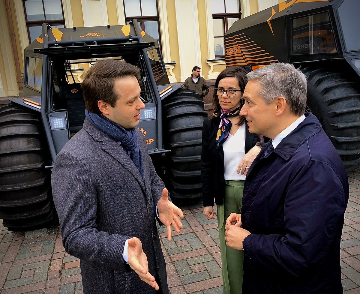 AdamBarbolet's tweet photo. Canada’s Foreign Minister @FP_Champagne and @LGaladza took some time out today from their packed agenda to speak with @CanadaSherp CEO Iaroslav Prygara about Sherp’s fantastic cooperation with Canada. https://t.co/QtG1548km2