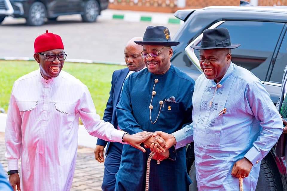 MrUdomEmmanuel's tweet photo. Today, the South-South Governors met at the Government House, Asaba, Delta State. 

We discussed the security of our region and resolved that there is an urgent need to have a regional security outfit for the South-South region. https://t.co/ZREQ57B8wo