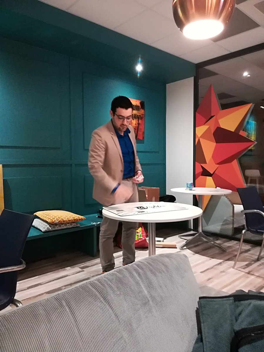 RucheNumerique's tweet photo. Lancement du jeu #urfighter, le jeu de carte de combat en temps réel
Bravo @adammerniz pour cette belle soirée de lancement et chouette créativité 🎉
Un jeu fabriqué en France et conçu au Mans #OfCourseLeMans
@ijoustudio
https://t.co/Y1NMgk3JKc https://t.co/AY9KBQmynB