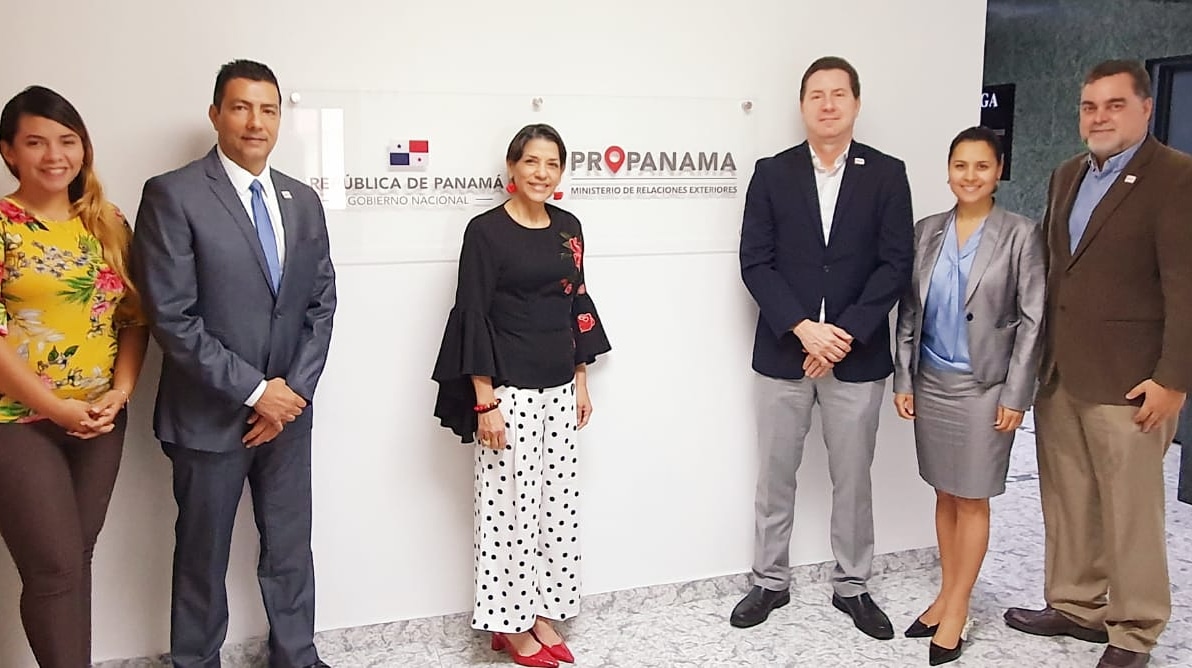APEXPANAMA's tweet photo. Nos reunimos con @propanamagob y su Gerente de Exportaciones Lourdes Pérez con el fin de alinear objetivos para las actividades próximas como: ferias internacionales, misiones comerciales y nuestro #Conexport2020 en su 5ta versión. #PanamaExporta #APEXinforma https://t.co/6oxRZD6Juu