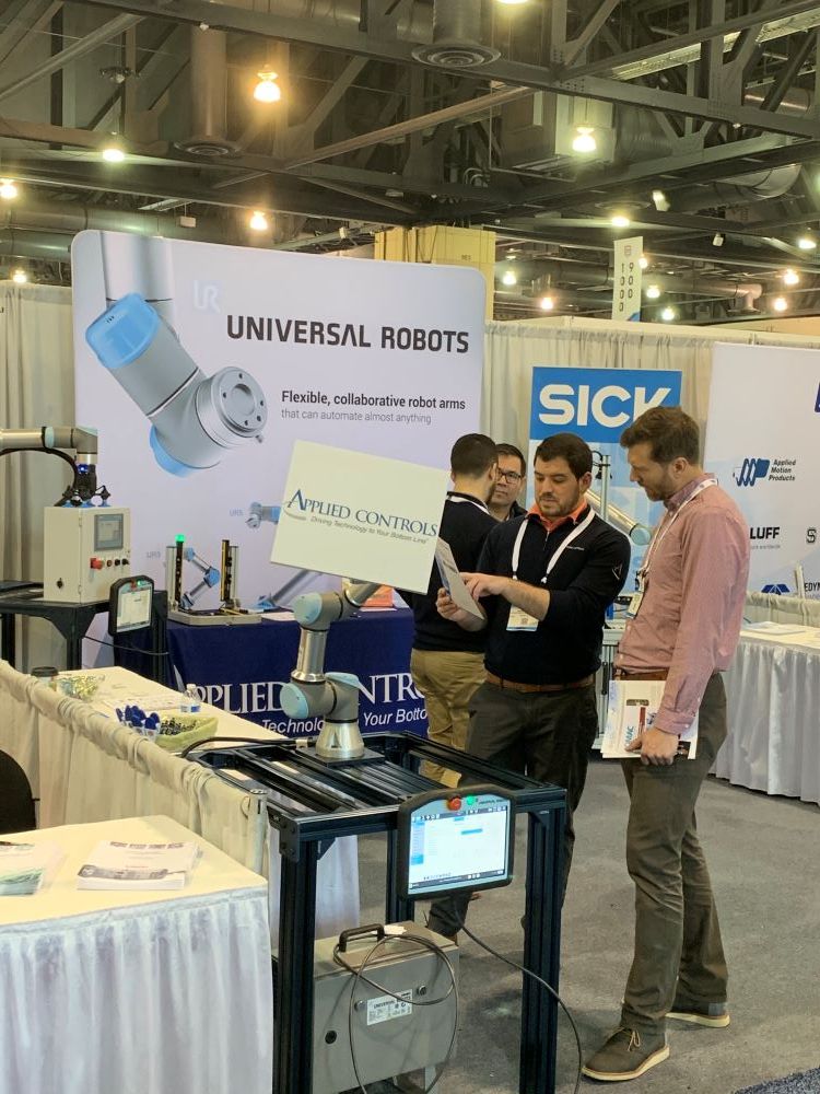 Universal_Robot's tweet image. .@AppliedControls is digging into the #cobot specs at #PACKEXPOEast! Visit them at Booth 418 and add them to your show planner here: urrobots.com/feg #manufacturing #packaging #robot #automation #robotics