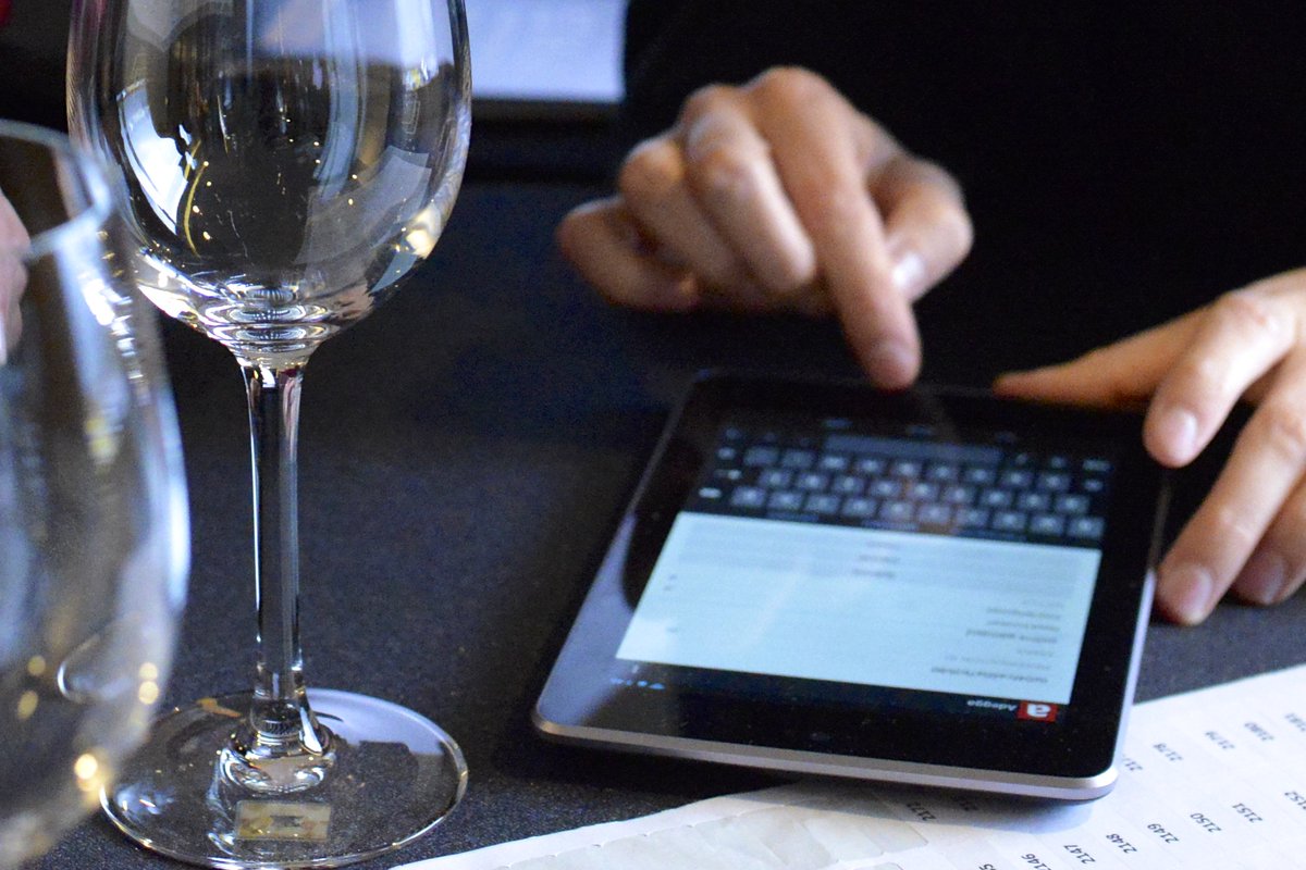 SonyaHook's tweet photo. Portuguese wine producers join forces for live virtual event in absence of Prowein: https://t.co/RYdYSj2S9g #prowein #coronavirus #PortugalWineWeek #adegga https://t.co/FBx1T6dlIz
