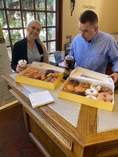 Kasko_yvonne's tweet photo. Good morning beautiful March 5th!!
#FrontLineFocus Is on Point with the Heavy Hitters #DiamondReady
Lily Adam's &amp; Phillip Vaughn in the house!! @DiamondCareers
@joannaE702 @Anacordova75 @RoeRated  #Sedonatrails 
Starbucks &amp; Donuts #yummy https://t.co/Cir2INWXIu