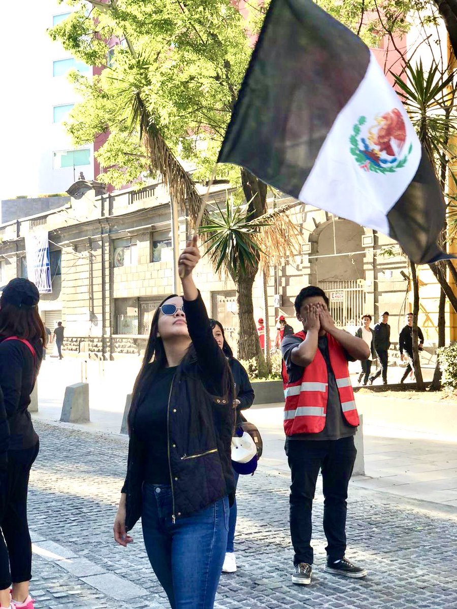 Fani_aguirre's tweet photo. No que no, si que si, ¡SI VOLVIMOS A SALIR! #MegaMarchaUniversitaria https://t.co/q0rcnEmoyT