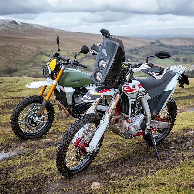 gregvillalobos's tweet photo. How would you like your adventure sir? Laid back, with a leisurely cappuccino? Or perhaps a little more triple shot espresso? ☕️☕️☕️☕️☕️😳 #shootandride #ajp #ajppr7 #mhbmotorcycles @ajpmotorcycles @ajpmoto @mhb.motorcycles @fanticmotor #fanticmotor #… https://t.co/Cc0TCC4nBs https://t.co/yIHRRAKWK0